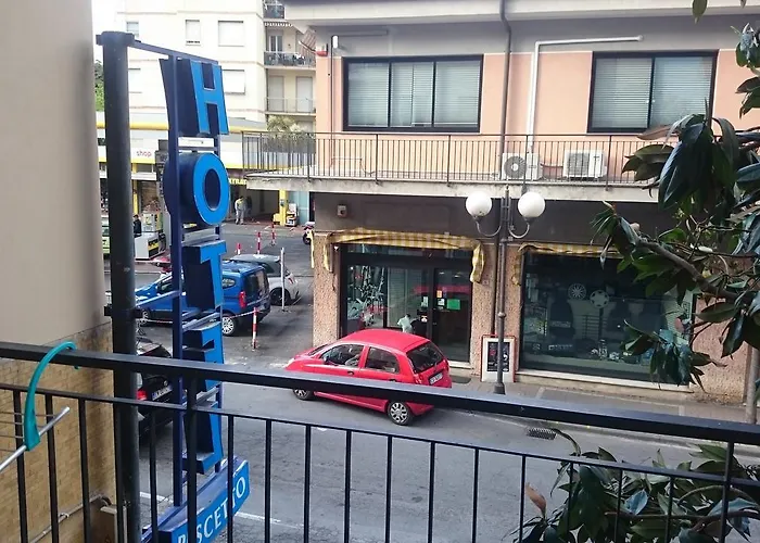 Pescetto 2* אלבניה